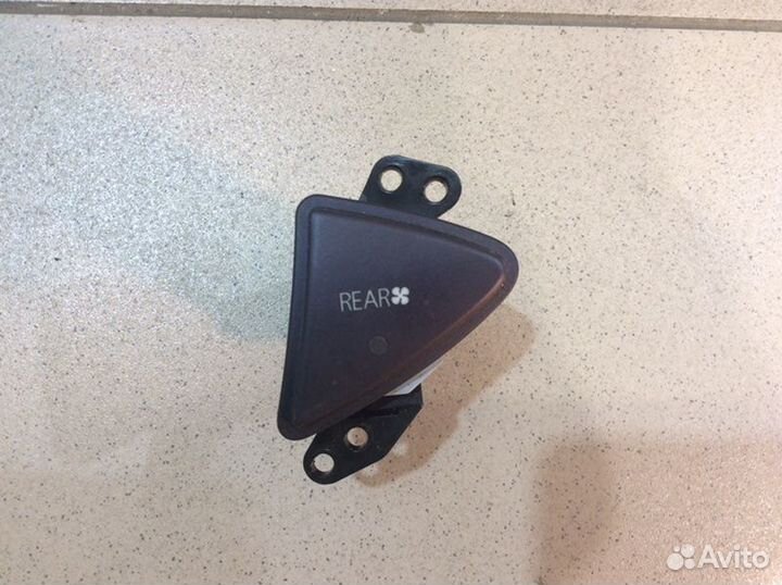 Кнопка вентилятора отопителя задняя Mitsubishi