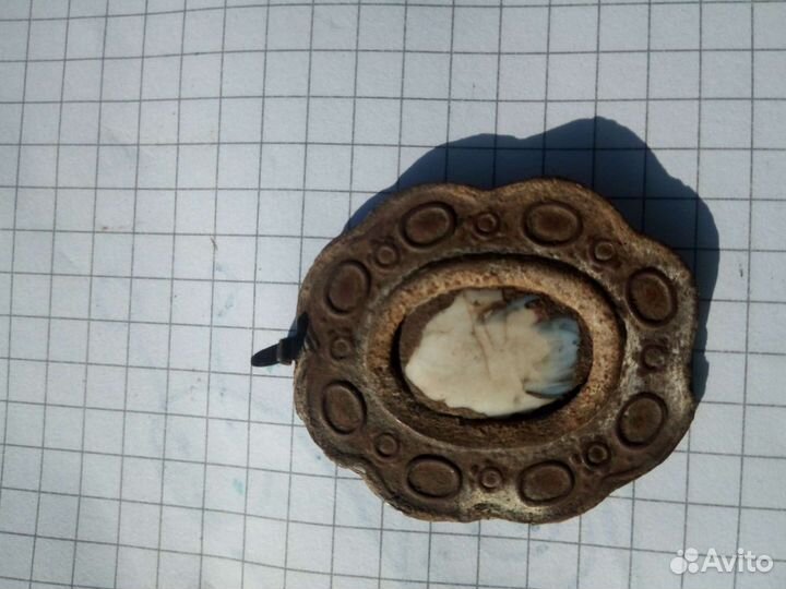 Медальон Богоматери