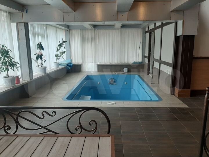 Коттедж 450 м² на участке 6,5 сот.