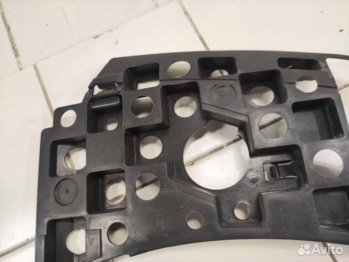 Кронштейн переднего бампера правый Peugeot 3008 I (2009—2013)