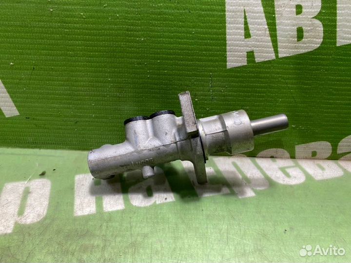 Главный тормозной цилиндр Opel Omega B X20XE