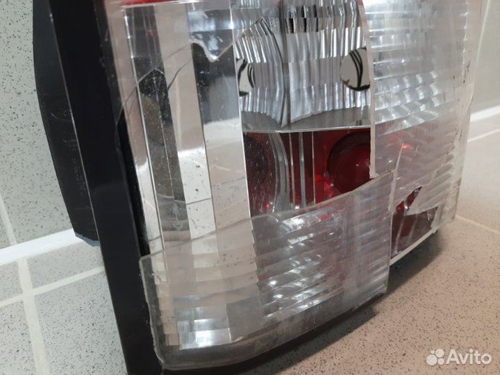 Фонарь задний правый Land Rover Discovery 4