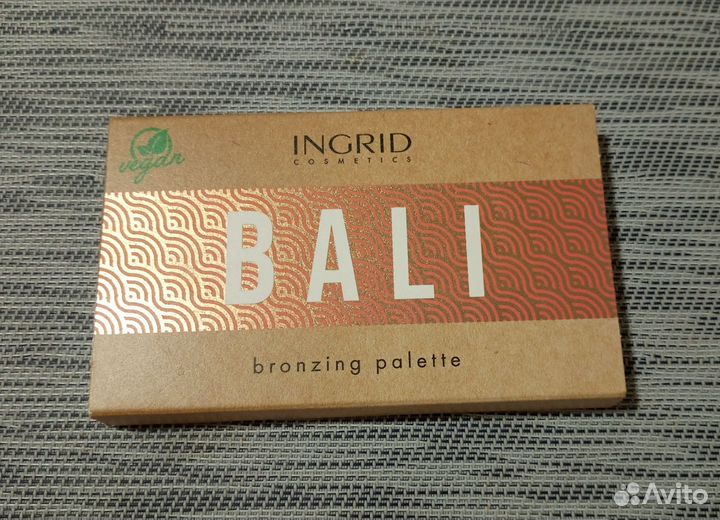 Тени, румяна и хайлайтер