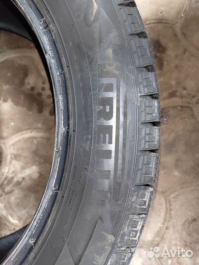 Pirelli Ice Zero FR 215/55 R17