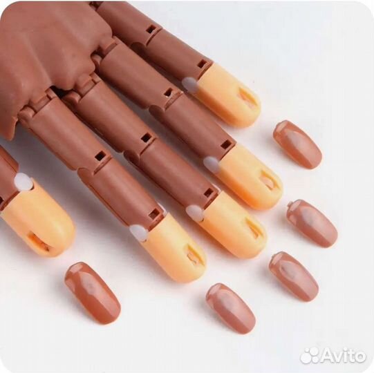 Рука-тренажер для отработки навыков дизайна ногтей