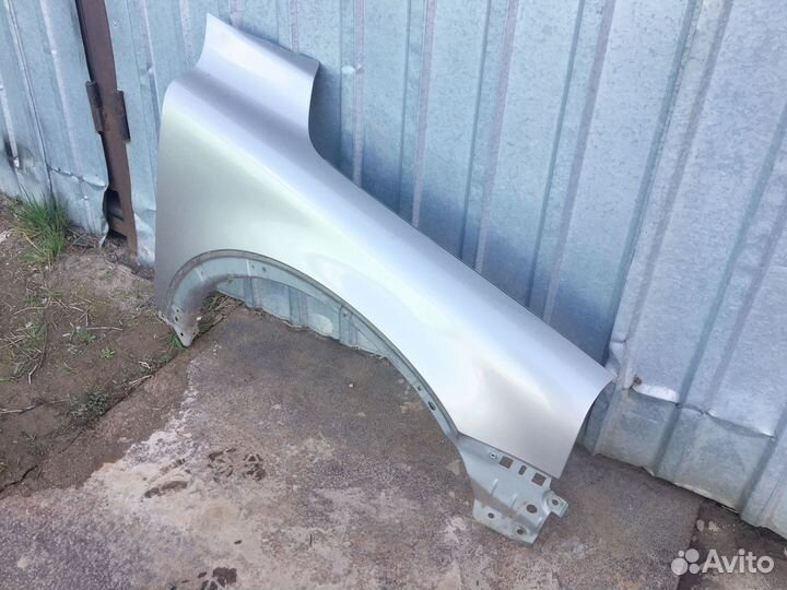 Крыло правое (серебристо-салатовое) Volvo XC90