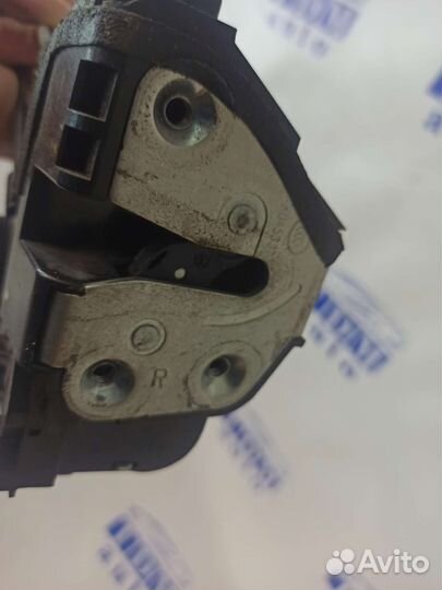 Замок двери задний правый Geely Emgrand X7