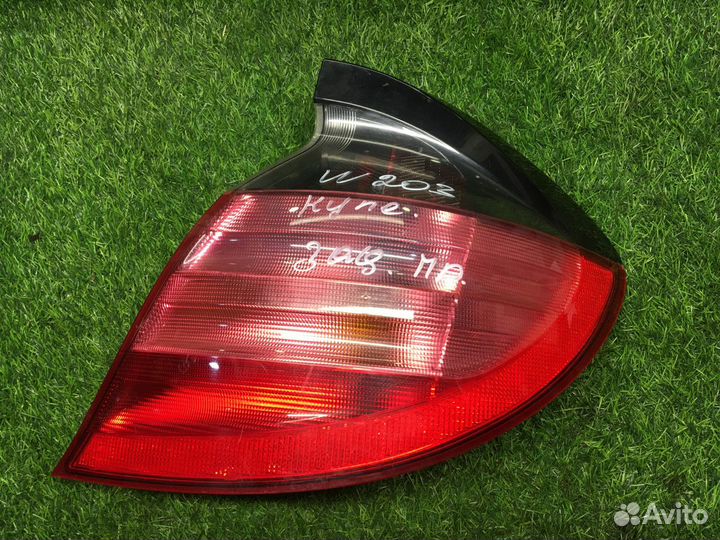 Задний фонарь правый Mercedes C класс (CL203) купе