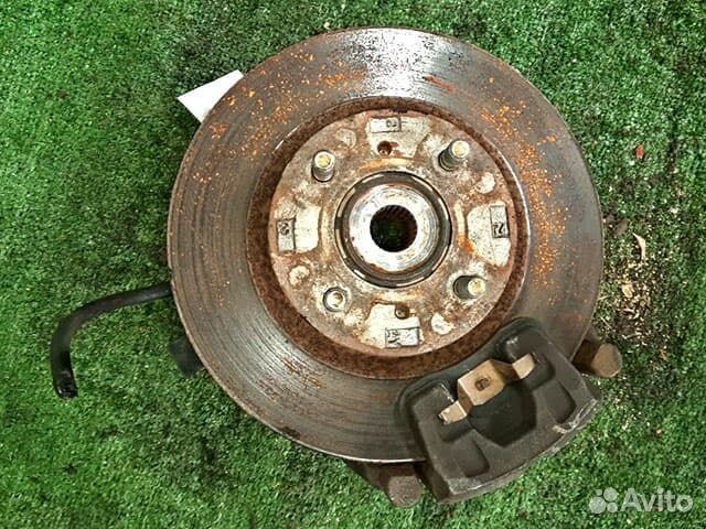 Кулак поворотный левый Mitsubishi Colt