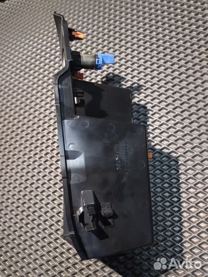 Беспроводная зарядка Lexus RX4