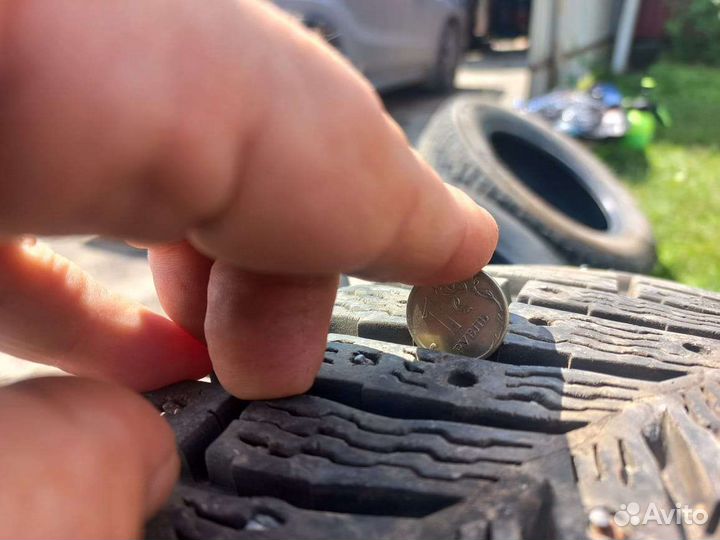 Michelin X-Ice North 4 215/65 R16