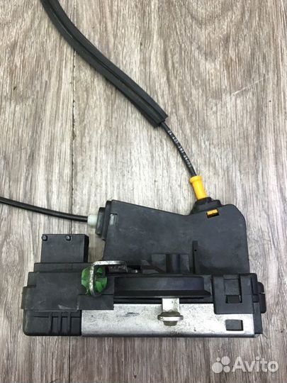 Замок двери передний правый Opel Combo фургон 2005