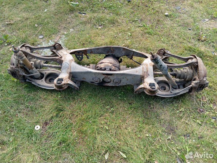 Подрамник задний в сборе на мерседес 124