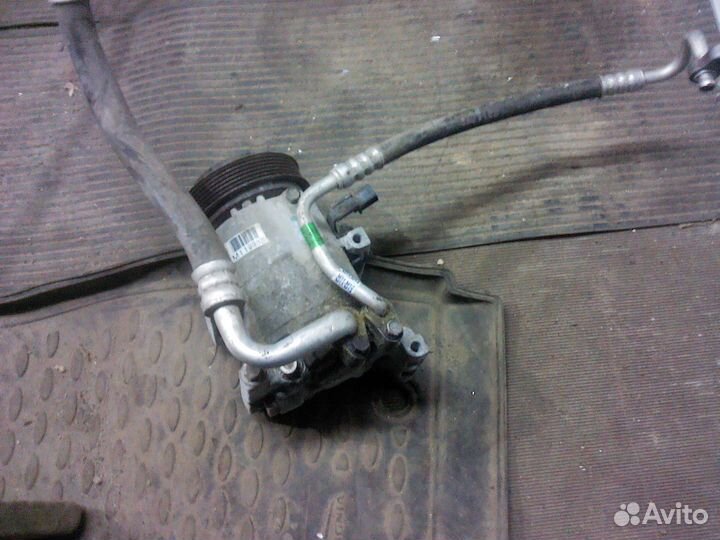 Компрессор кондиционера с трубками Киа Соул1 soul