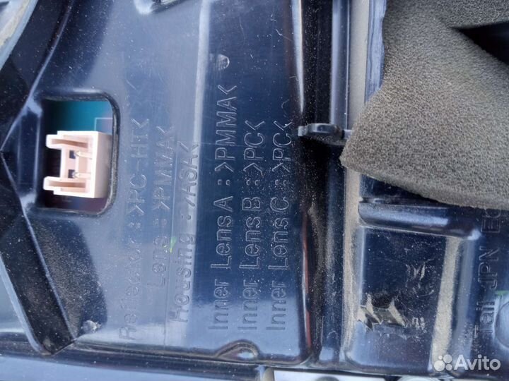 Toyota Land Cruiser 200, 2008 год задний фонарь