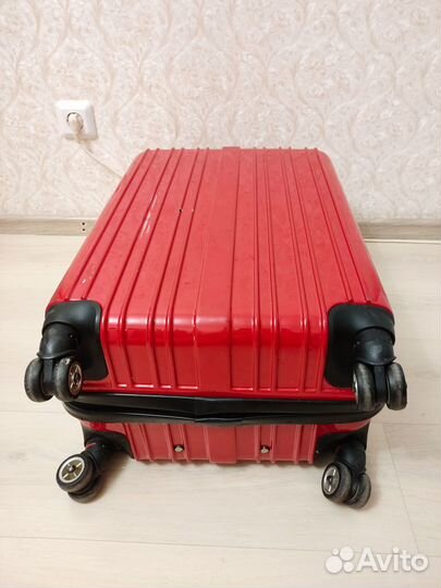 Чемодан на колесах abs пластик 66х40х29