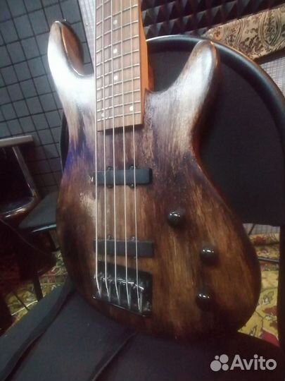 Бас гитара 5 струн