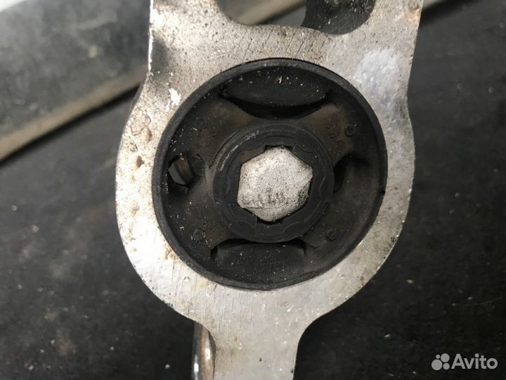 Рычаг подвески передний правый Volkswagen Passat