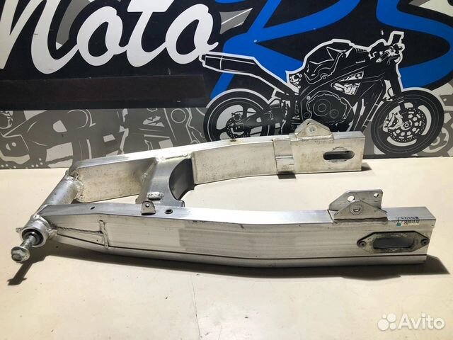 Маятник в сборе с осью Honda CB 400 SF NC31 1994г