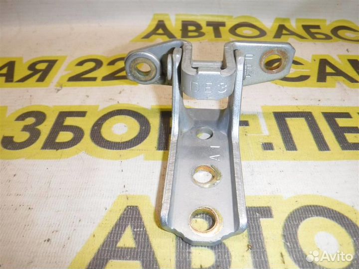 Петля двери Mitsubishi Pajero III 1999-2006