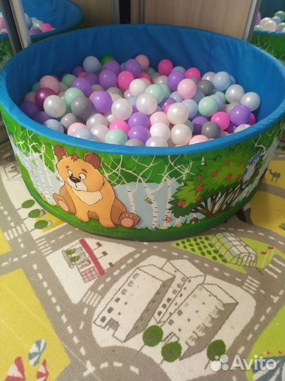 Сухой бассейн с шариками