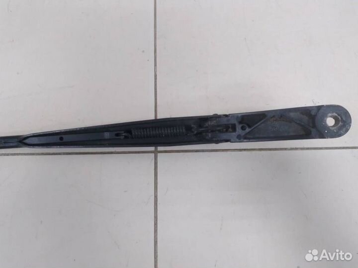 Поводок стеклоочистителя передний правый Skoda Rap