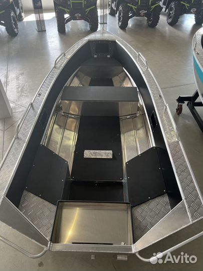 Лодка Wellboat 37 Next