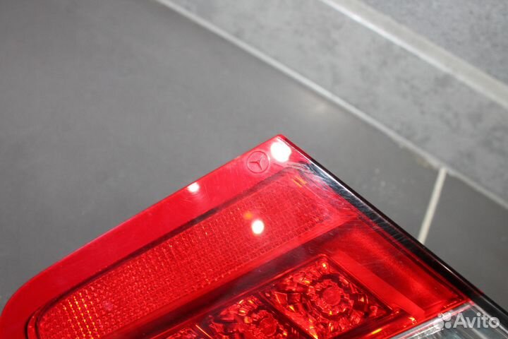 Фонарь задний внутренний левый Mercedes Benz W212