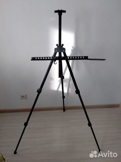 Тренога б/у, легкая (750 гр), удобная, раскладная