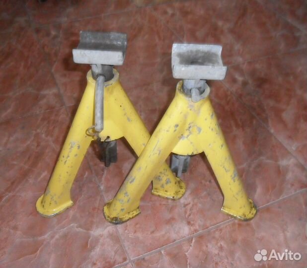 Подстраховочная стойка подставка для автомобиля