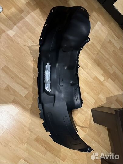 Подкрылок передний toyota land cruiser 200