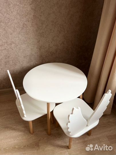 Комплект стол и стулья