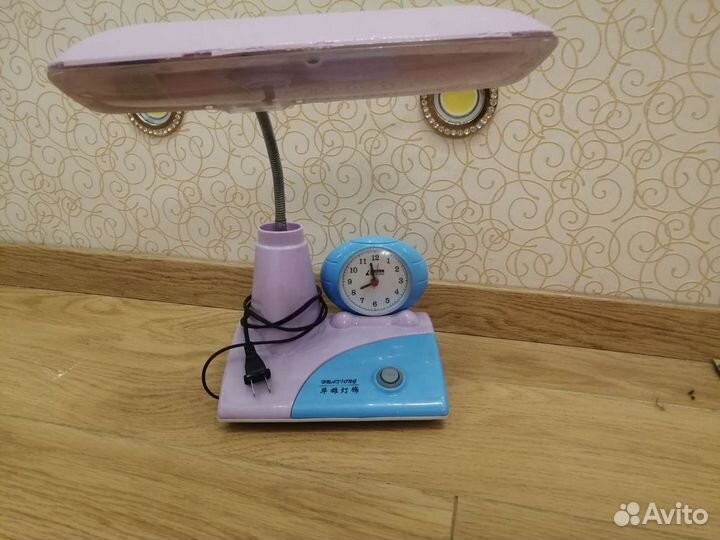 Лампа настольная с часами