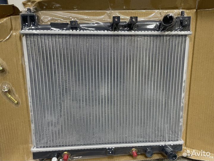Радиатор охлаждения toyota yaris Ty000w10