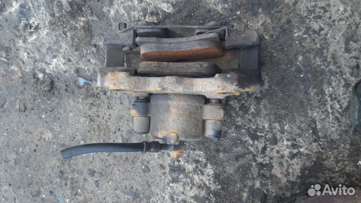 Передний правый суппорт Opel Astra H