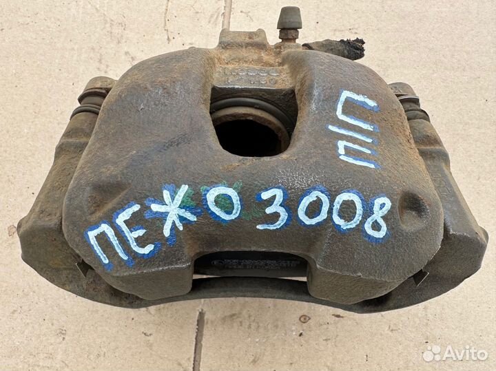 Суппорт передний правый Peugeot 3008