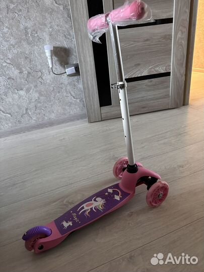 Самокат детский трехколесный новый