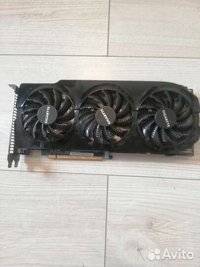 Gigabyte R9 200 3Gb ddr5
