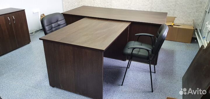 Офисная мебель. Стол руководителя