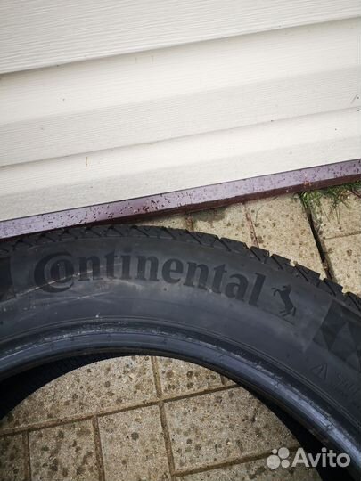 Continental ContiVikingContact 7 215/55 R17 98T