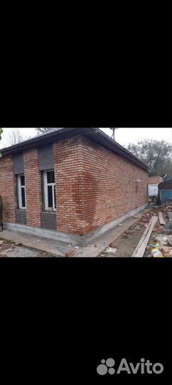 Бригада строителей