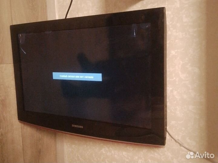 Телевизор samsung 32 дюйма (треснула матрица)