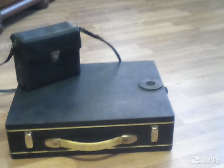 Продаю фотоувеличитель и фотовспышка