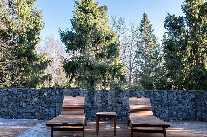 Дом 1000 м² на участке 20 сот.