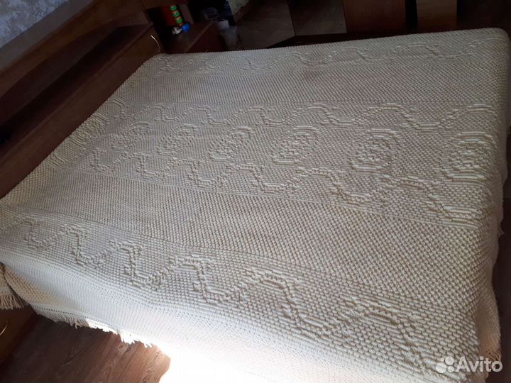 Пледы и покрывало