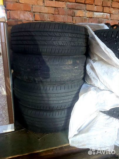 Bridgestone Dueler H/T 215/60 R17