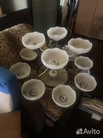 Люстра большая в хол