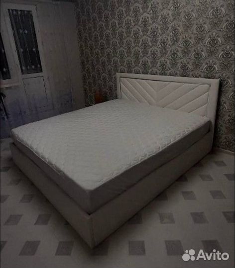 Кровать двухспальная с матрасом 160 228