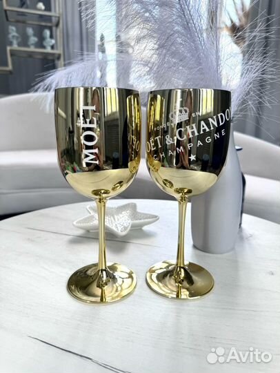 Бокал золотой Moet&Chandon пластиковый