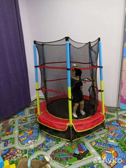Детский батут с сеткой